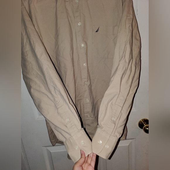 5 for $20 | Nautica Olive and Beige Button Down Shirts Bundle (2pc) - Picture 12 of 14